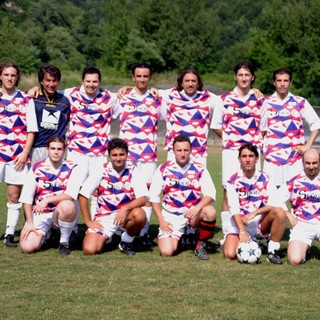 In questa foto, del luglio 2003, Durante è il secondo in alto da sinistra, con la maglia da portiere