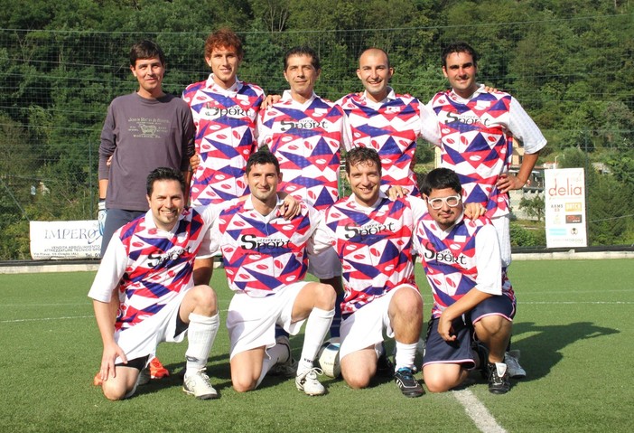 Giovanni Curatelli è l'ultimo in basso a destra in questa foto di squadra risalente al 2012