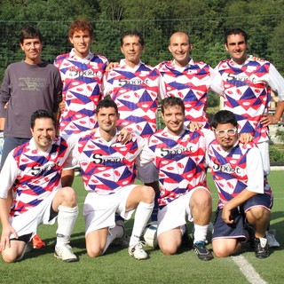 Giovanni Curatelli è l'ultimo in basso a destra in questa foto di squadra risalente al 2012