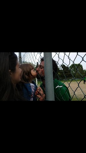Federico Merialdo a fine partita con la figlia Matilde Federico Merialdo a fine partita con la figlia Matilde