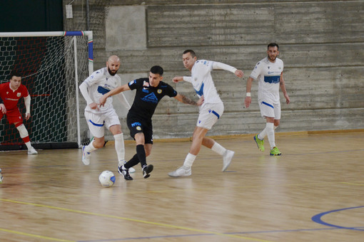 CALCIO A 5 CDM Futsal-Napoli 2-4 CALCIO A 5 CDM Futsal-Napoli 2-4