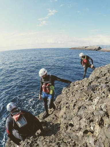 Training Coasteering per il Crabs Team di Outdoor Portofino, progetto sostenuto da The North Face
