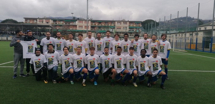 La squadra del Canaletto con la maglia dedicata al compagno Leo Dascanio