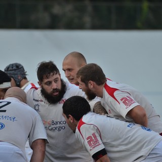 Un time out in campo tra i giocatori del Cus Genova