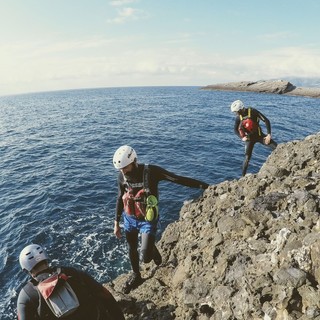 Training Coasteering per il Crabs Team di Outdoor Portofino, progetto sostenuto da The North Face