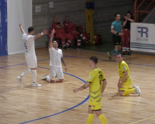 CALCIO A 5 Il sogno continua: la CDM batte 5-2 il Maccan e approda alle semifinali playoff