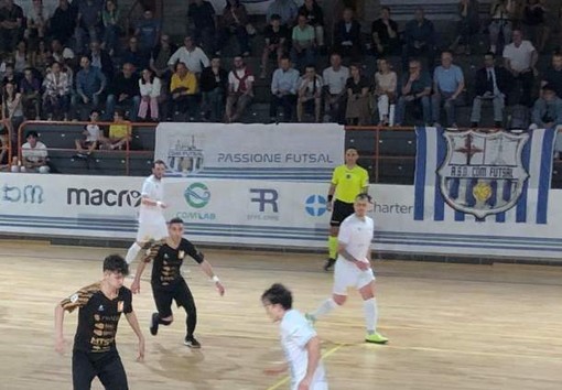 CALCIO A 5 CDM Futsal e Mestrefenice danno spettacolo: a Campo Ligure il primo atto finisce 3-2 per i liguri