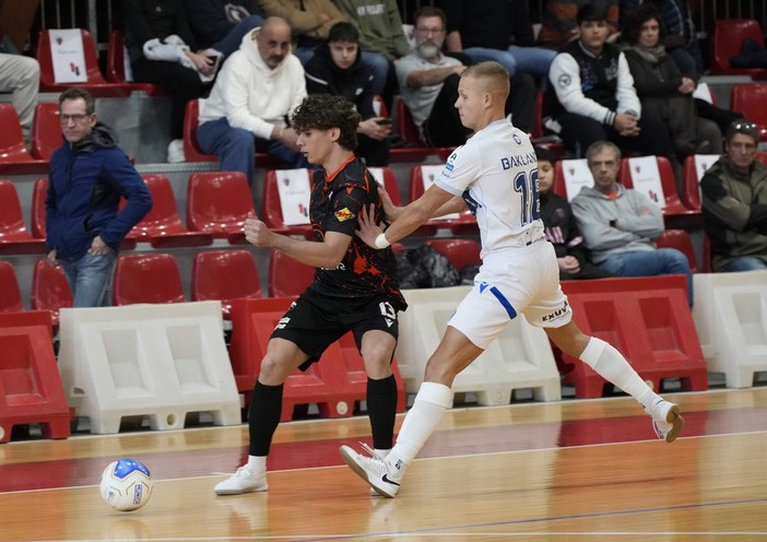 CALCIO A 5 Active Network-CDM Futsal 3-2: la decide il goal dell'ex Mario Salamone CALCIO A 5 Active Network-CDM Futsal 3-2: la decide il goal dell'ex Mario Salamone
