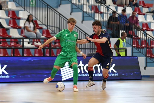 CALCIO A 5 Pirossigeno Cosenza - CDM Futsal 4-0 CALCIO A 5 Pirossigeno Cosenza - CDM Futsal 4-0