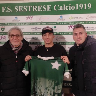 Amine Sakhi con il DG Antonio D’Acierno e il suo procuratore Vincenzo Reno