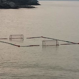 Bogliasco: allestito l'unico campo di pallanuoto a mare del Golfo