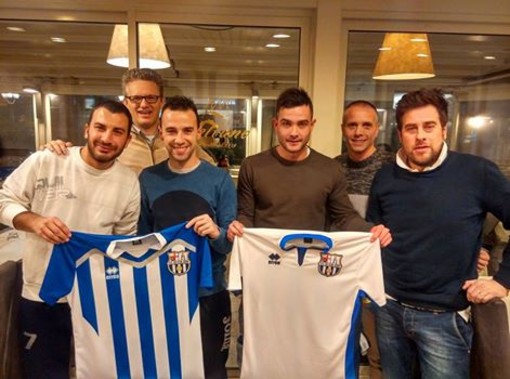 Nella foto, i tre nuovi innesti: Sabatino, Vera e Gutierrez, con il presidente Matte Fortuna, l'allenatore Michele Lombardo ed il capitano Massimo Sorio