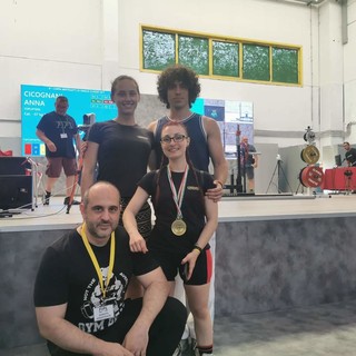 SOLLEVAMENTO PESI: CHIAVARI POWERLIFTING - JASMINE CIARLONE ORO E RECORD ITALIANO DI PANCA