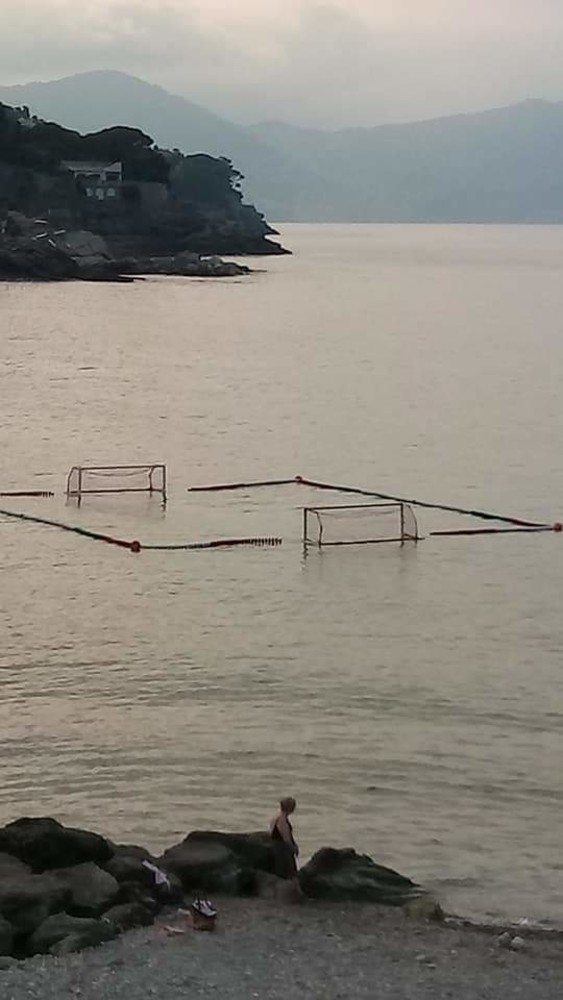 Bogliasco: allestito l'unico campo di pallanuoto a mare del Golfo