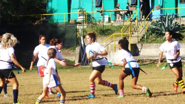 Rugby... Un gioco da ragazze Rugby... Un gioco da ragazze