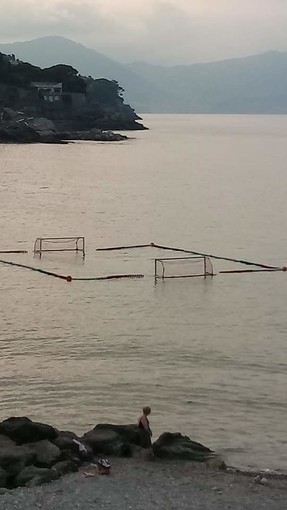 Bogliasco: allestito l'unico campo di pallanuoto a mare del Golfo