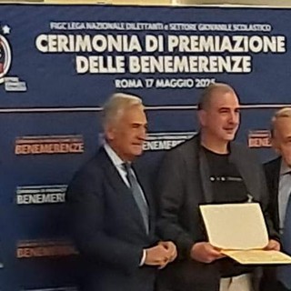 Enrico Garrè premiato dal presidente della Figc Gravina