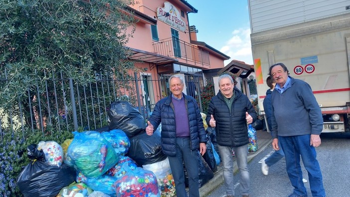 Tappi di plastica per aiutare gli altri, operazione solidarietà del Club Ruote d'Epoca