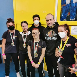 SOLLEVAMENTO PESI: LE RAGAZZE DELLA CHIAVARI POWERLIFTING SOLLEVANO CHILI D’ORO