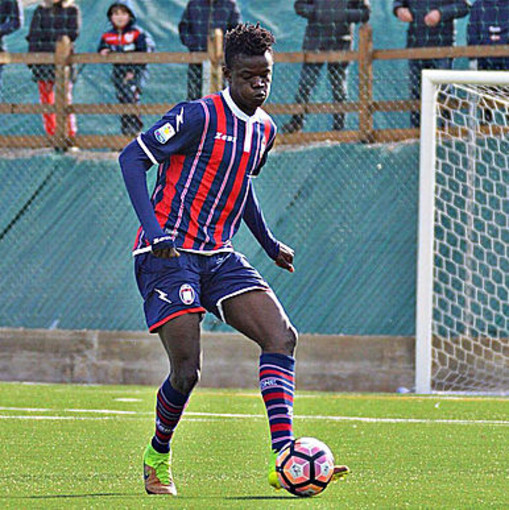 Un ex primavera del Crotone per la difesa della Lavagnese