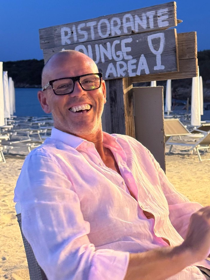 ROBERTO MORGAVI "Ci sono persone che si riempiono la bocca di valori, ma col denaro spariscono come nebbia al sole" ROBERTO MORGAVI "Ci sono persone che si riempiono la bocca di valori, ma col denaro spariscono come nebbia al sole"