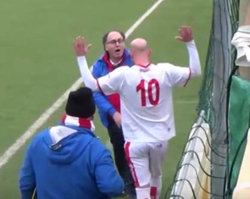 VIDEO - Mister Maisano espulso dopo aver sostituito Ranieri. Guarda il video