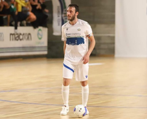 CALCIO A 5 Cdm Futsal in rimonta nella ripresa: 3-2 al Top Five Futsal CALCIO A 5 Cdm Futsal in rimonta nella ripresa: 3-2 al Top Five Futsal