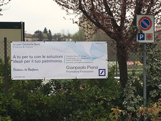 Lo striscione pubblicitario