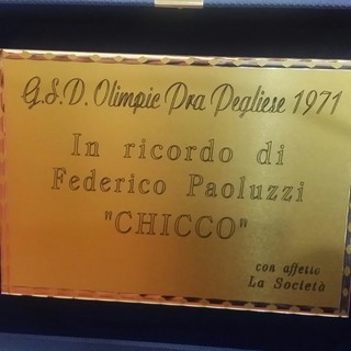 La targa in ricordo di Federico Paoluzzi
