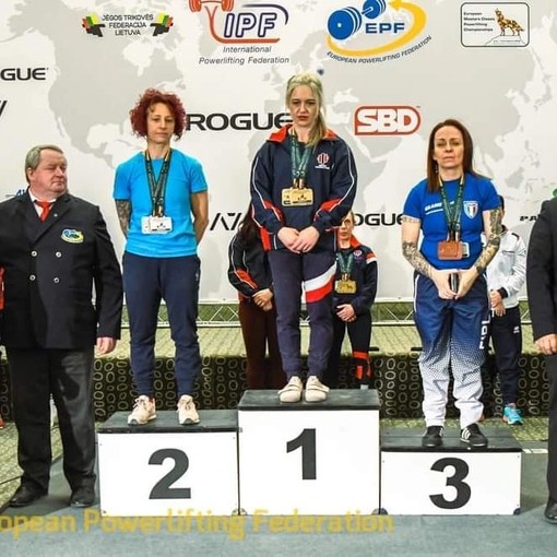 SOLLEVAMENTO PESI: SONIA PARLANTI BRONZO AGLI EUROPEI MASTER DI VILNIUS SOLLEVAMENTO PESI: SONIA PARLANTI BRONZO AGLI EUROPEI MASTER DI VILNIUS