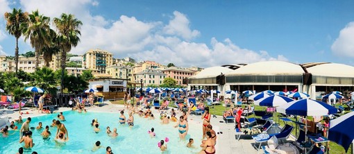 Emergenza caldo: la proposta della Piscina Aquacenter di Pra' Emergenza caldo: la proposta della Piscina Aquacenter di Pra'