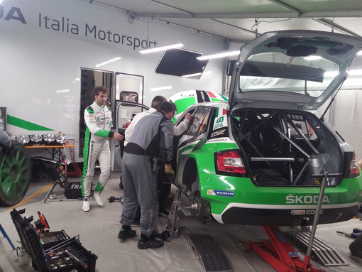 Umberto Scandola e Guido D'Amore, Skoda Fabia R5, vincono gara Uno al 63° Rallye di Sanremo Umberto Scandola e Guido D'Amore, Skoda Fabia R5, vincono gara Uno al 63° Rallye di Sanremo