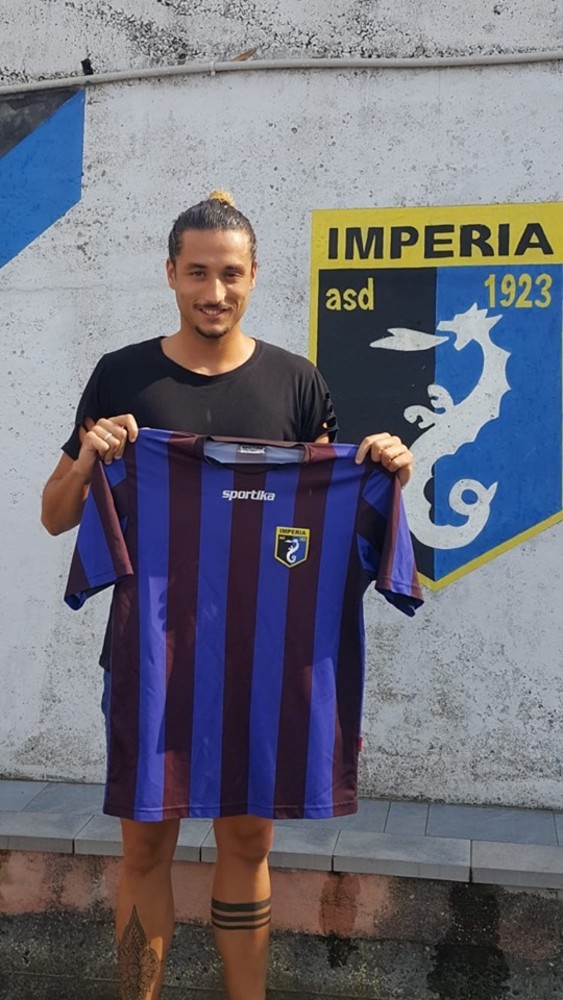 BUON COMPLEANNO E 10 DOMANDE A... Samuele Sassari!