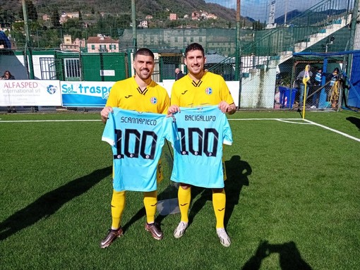 Andrea Bacigalupo e Paolo Scannapieco con la maglia celebrativa