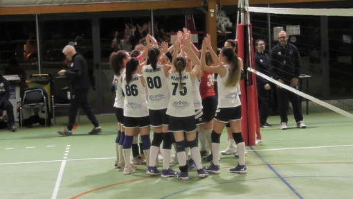 Pallavolo - Troppa roba la capoclassifica per il Lunezia Volley