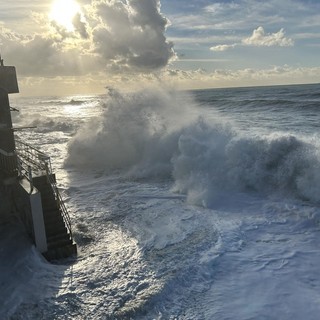 CRONACA Una nuova mareggiata colpisce duramente la Sportiva Sturla