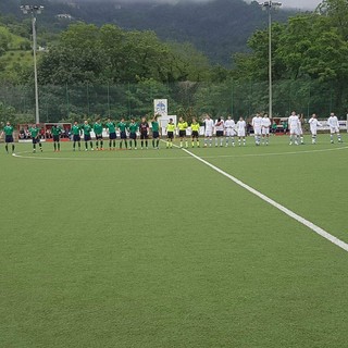 Le due squadre al fischio di inizio