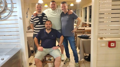 Da sinistra: Riccardo Grassi (preparatore dei portieri) Ivan Vatteroni (allenatore) Eugenio Duranti (direttore sportivo). Seduto: Lorenzo Salvatori (allenatore in seconda)