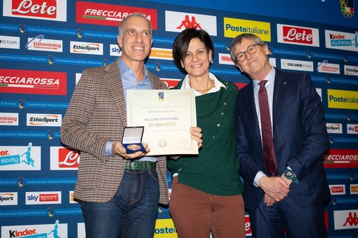 SCHERMA Consegnata onorificenza FIS al Club Scherma Voltri