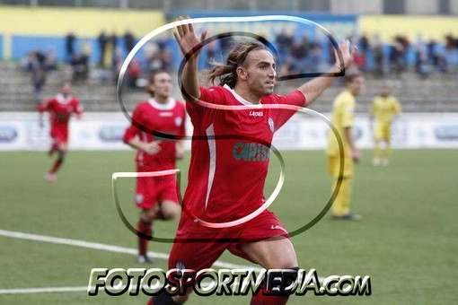 Alessandro Cesarini mima il gesto dell'aquila nel match fra Carrarese e Savona del novembre 2013