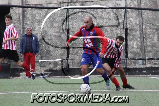 Andrea Di Somma con l'ultima maglia indossata, quella della Genovese (fotosportmedia.com)