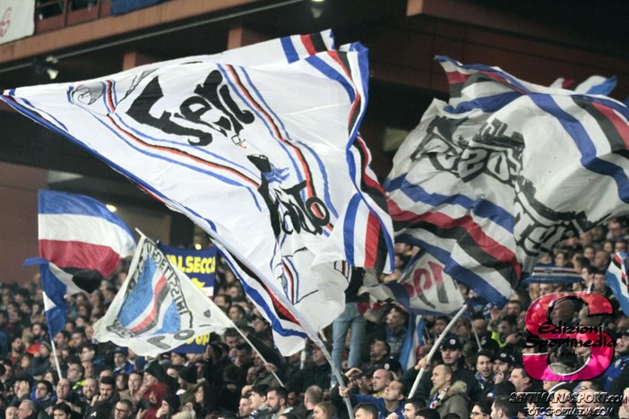 FOTO-TIFO Le bandiere blucerchiate...