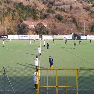 Squadre in campo in Serra Riccò-Varazze