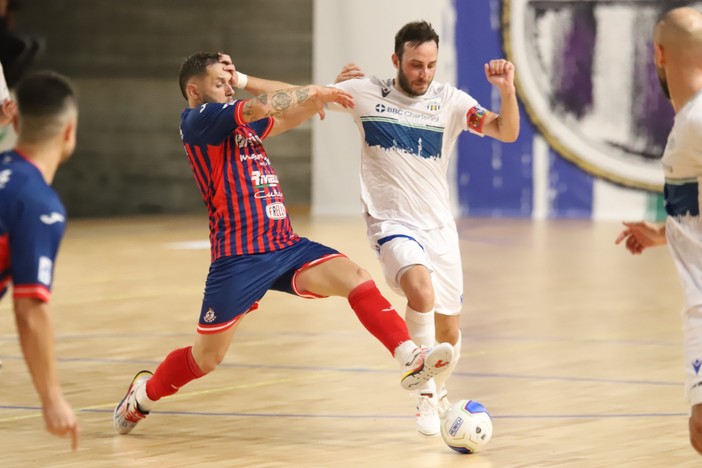 CALCIO A 5 Debutto amaro per un'ottima CDM che cade 6-1 contro una Feldi cinica e spietata CALCIO A 5 Debutto amaro per un'ottima CDM che cade 6-1 contro una Feldi cinica e spietata