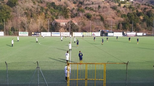 Squadre in campo in Serra Riccò-Varazze
