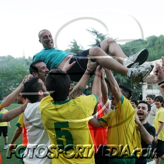 Lorenzo Loria portato in trionfo al termine di Fulgor-Mura Angeli il 29 maggio 2011