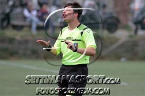 L'arbitro Morbelli di Albenga in Cella-Caderissi di sabato scorso