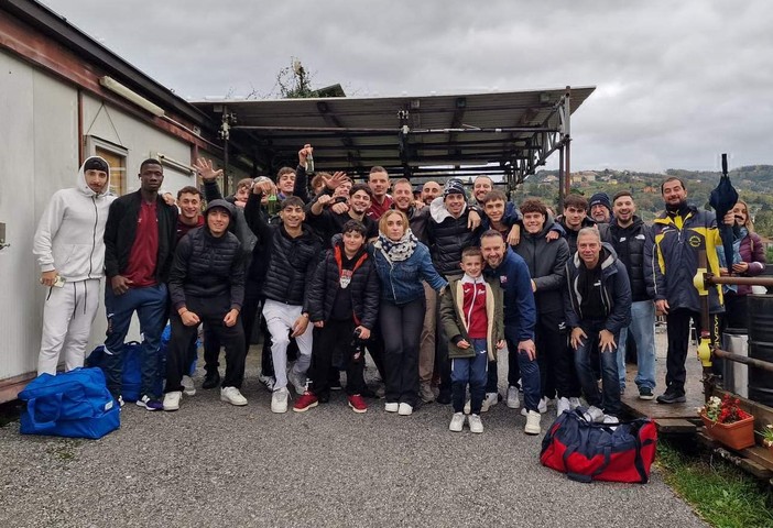 Avosso e Don Bosco si consolano con una foto di gruppo in attesa di essere &quot;liberati&quot;