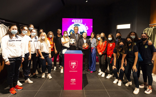 La Serie C femminile riparte dal pallone ufficiale Nike, presentazione a Roma con Mattia Zaccagni