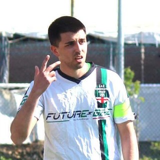 Riccardo è il quarto da sinistra in alto, con la fascia di capitano
